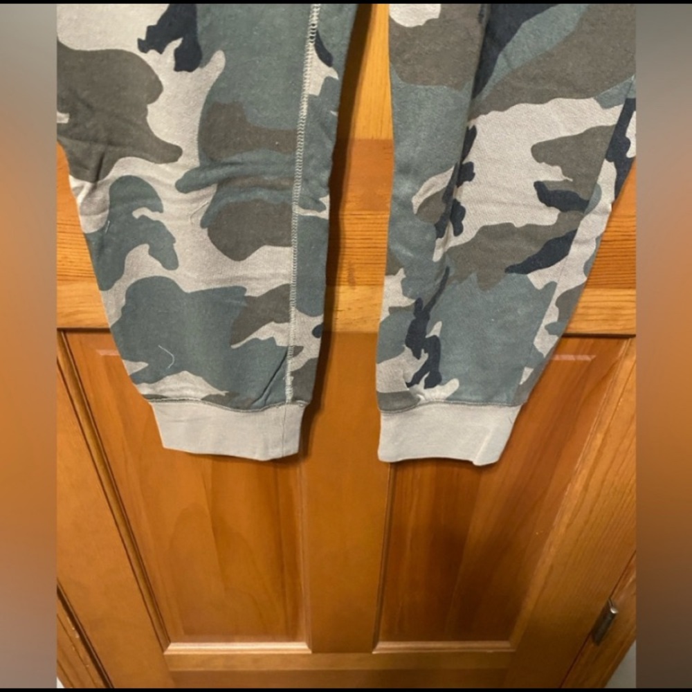 Camo Jogger Pants for young men
I wear 34 waist and these fit me - Picture 3 of 3
